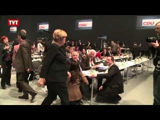 François Hollande mexe no governo para barrar baixa popularidade