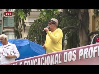 Professores fazem ato por mudança na contratação da categoria O