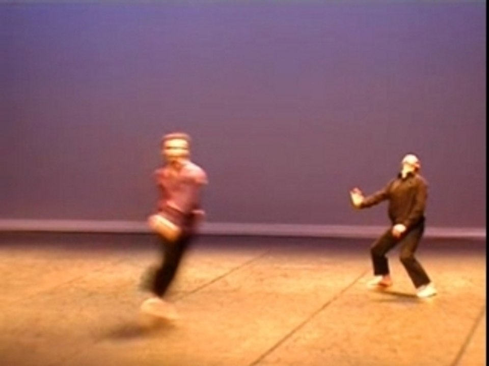 Improvisation d'après Une Infinie Ressemblance - chorégraphie Dominique Jégou