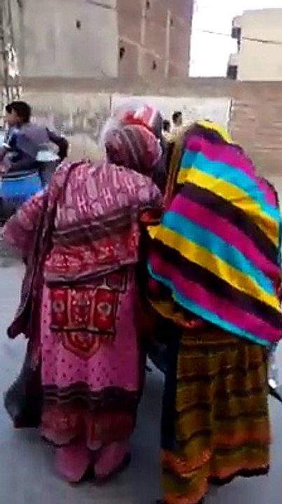 ایک ایسی ویڈیو جسے دیکھ کر آپکا سر شرم سے جھک جائے گا۔۔۔۔۔