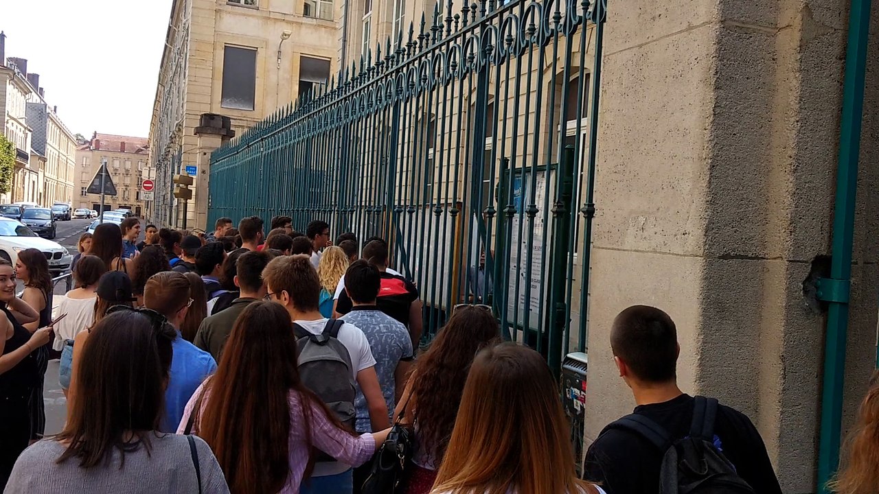 Affichage des résultats du bac 2018 au lycée Jeanne-d'Arc à Nancy