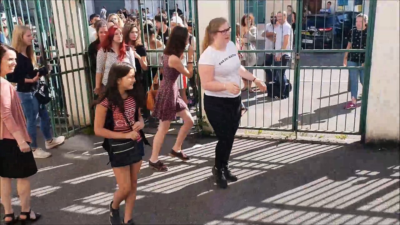 L'émotion des résultats du bac dans les lycées de Verdun