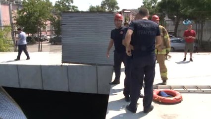 Kadıköy'de Bir Genç Denize Düştü, Arama Çalışmaları Devam Ediyor