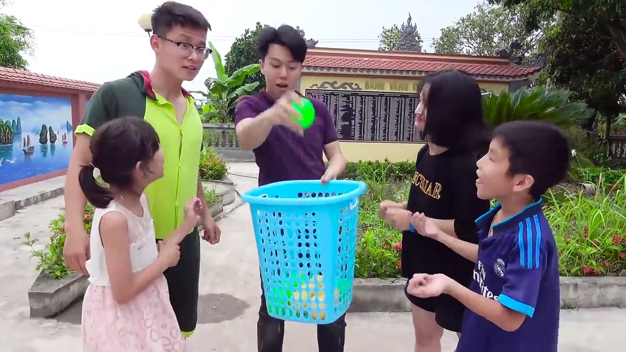 Kids Plays : Play Throw Ball into Basket The Creativity Of Children