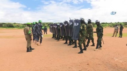 Somali'de Polislere "Öldürücü Silah Kullanmama" Eğitimi