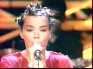 Björk - Live - Violently Happy - Canal+