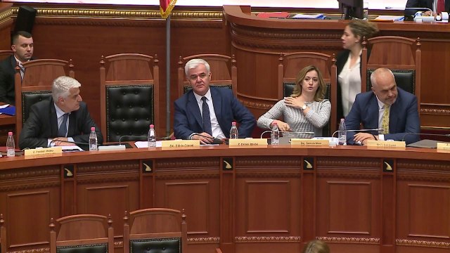 Ora News - Çfarë ndodhi mes Majkos dhe Ramës? Kamerat filmuan momentin në Kuvend
