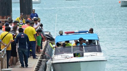 Over 20 people die after Thai tourist boat capsizes