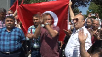 Yolu trafiğe kapatan dolmuşçular gözaltına alındı