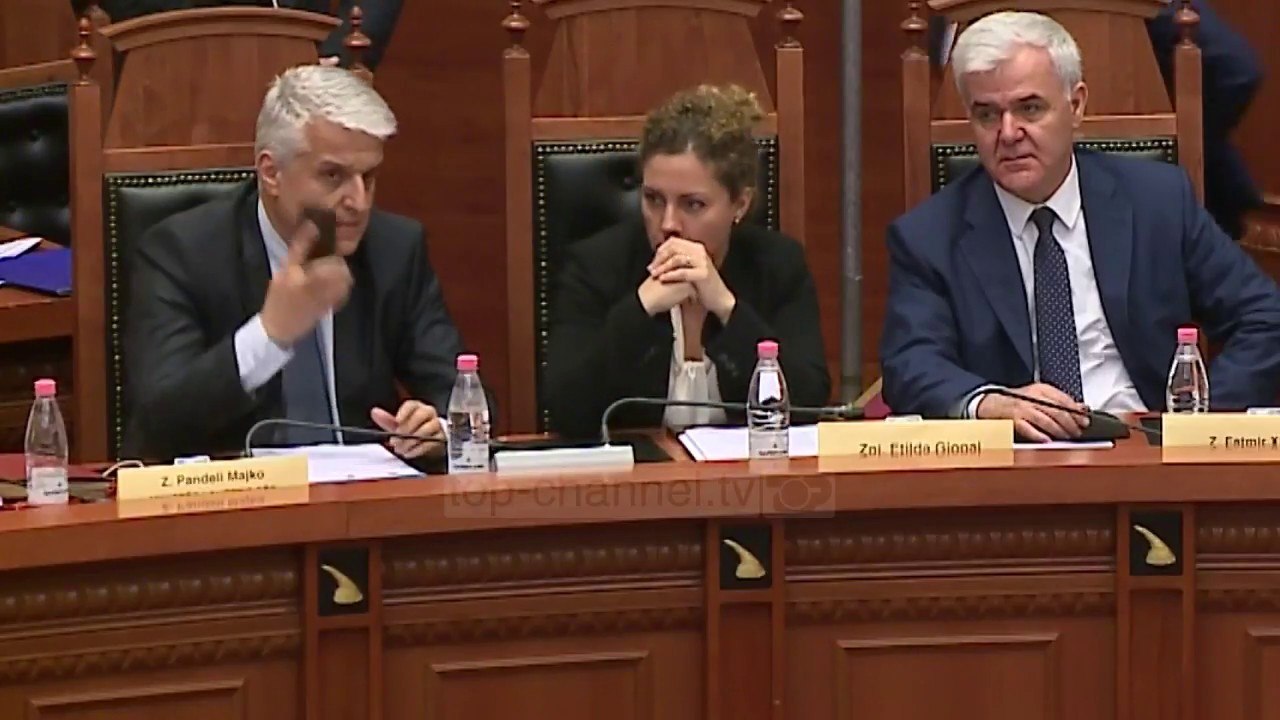 Teatri, Majko nuk votoi! - Top Channel Albania - News - Lajme