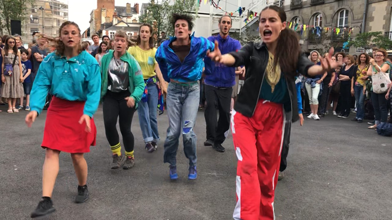 Folie collective Place Saint-Germain