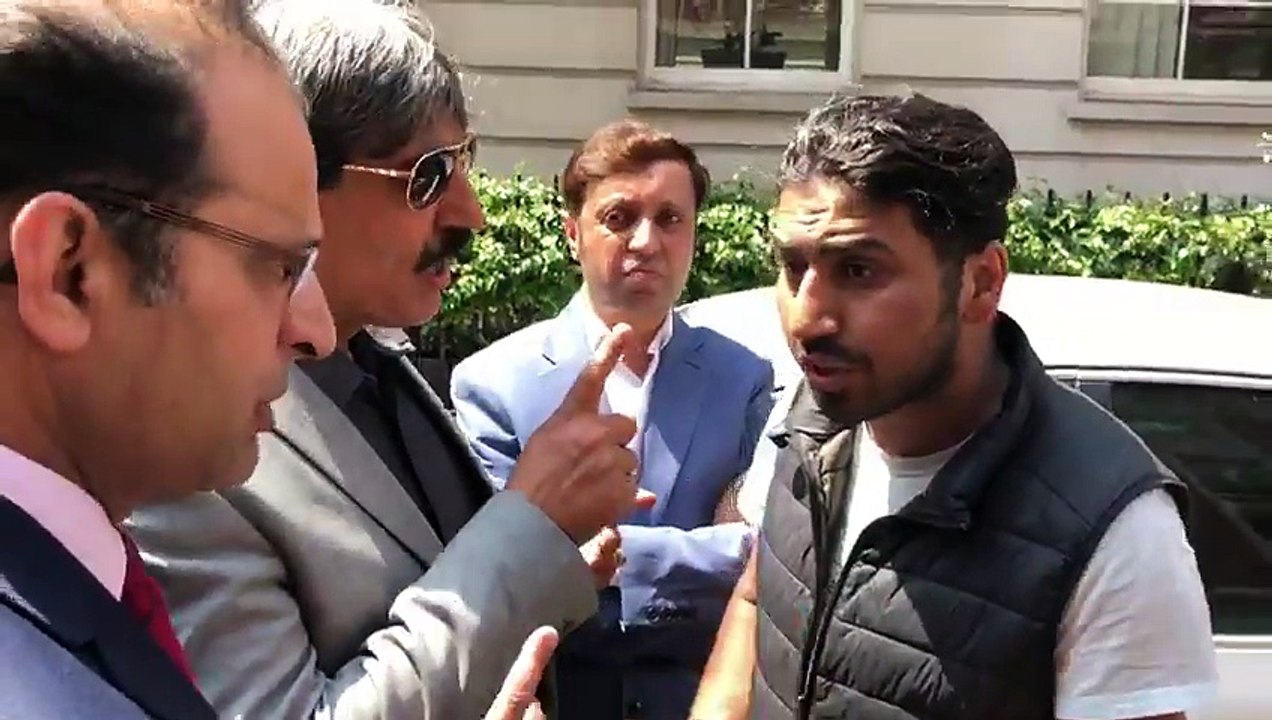 Fight between PTI and PMLN Workers in front of Avenfield London