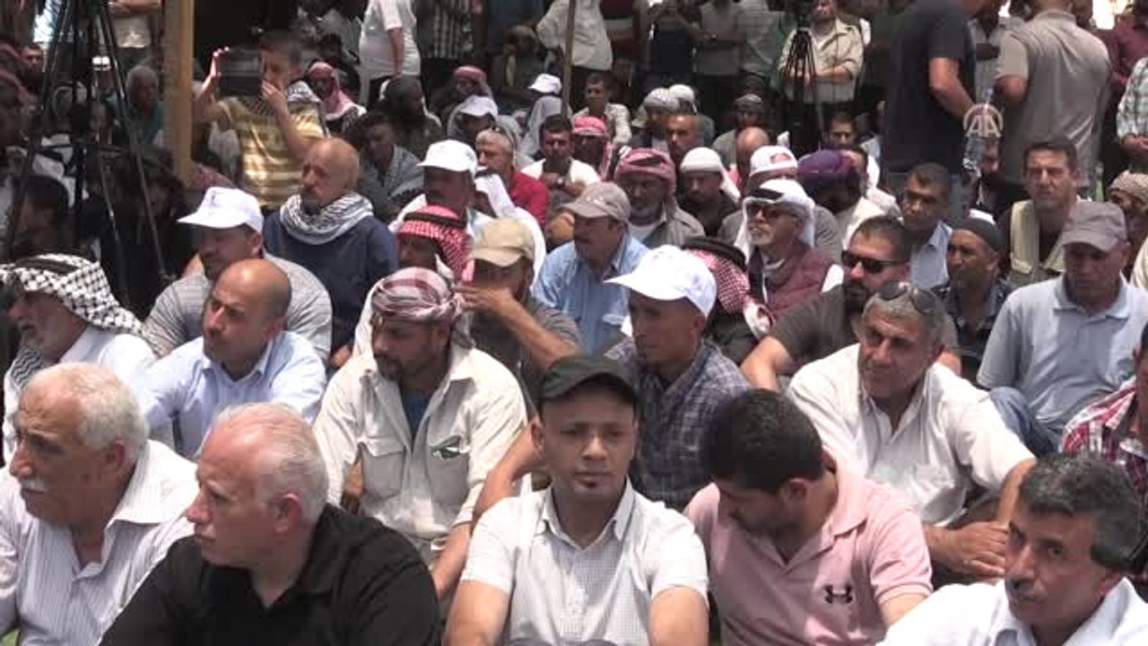 Yüzlerce Filistinli Cuma Namazını Han El-Ahmer'de Kıldı
