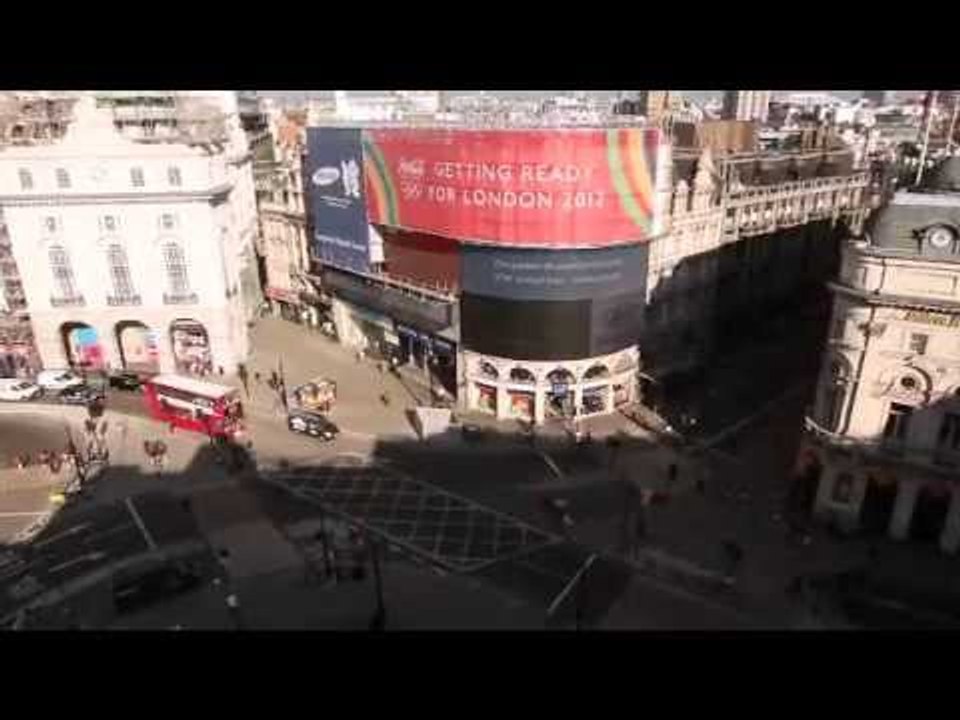 Hyundai lights up Piccadilly