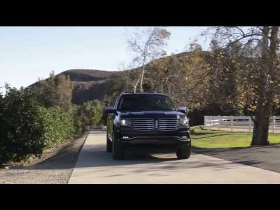 2015 Lincoln Navigator Driving Review | AutoMotoTV
