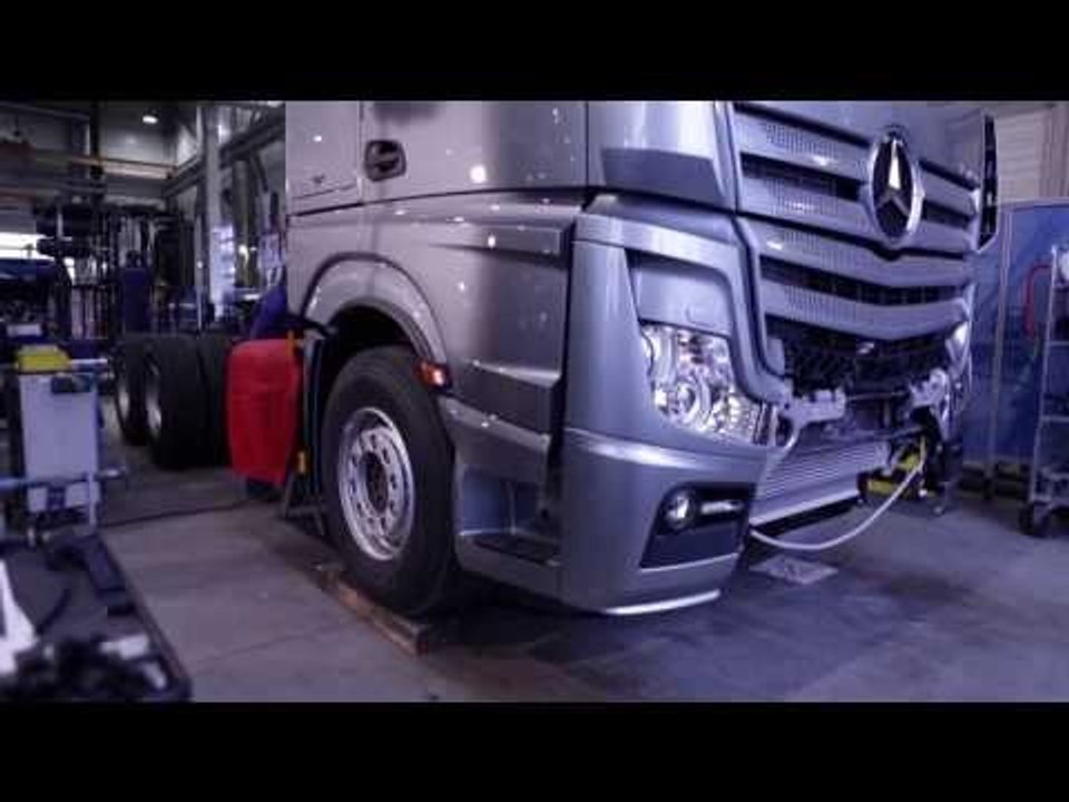 Mercedes-Benz Commercial Vehicles - Studio 11 - Actros SLT, Arocs five-axle | AutoMotoTV