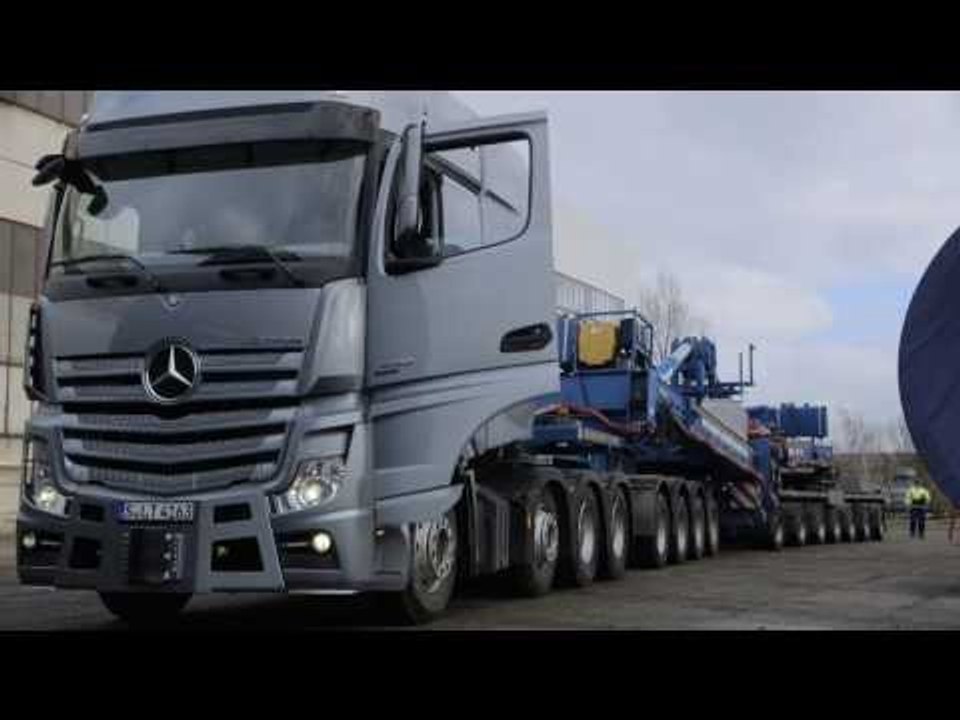 Mercedes-Benz Commercial Vehicles Loading | AutoMotoTV