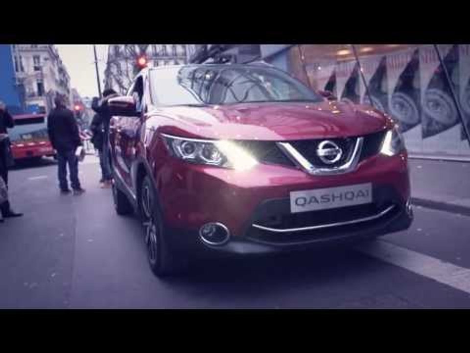 New Nissan Qashqai Rooftopping in Paris | AutoMotoTV