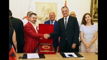 Ora News- Shoqata e Konsujve me kryetar të ri, Ylli Ndroqi President nderi për 7 vite