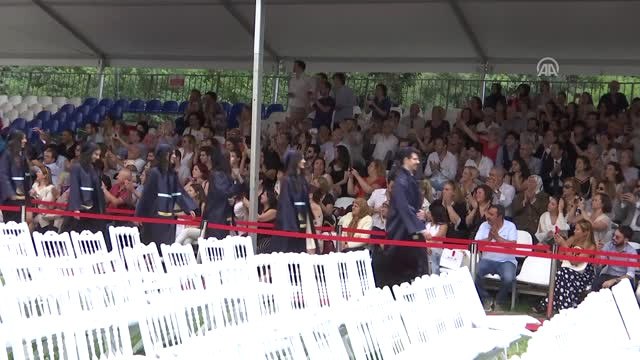 Sahibinin Mezuniyet Töreninde Çapo da Kep Giydi