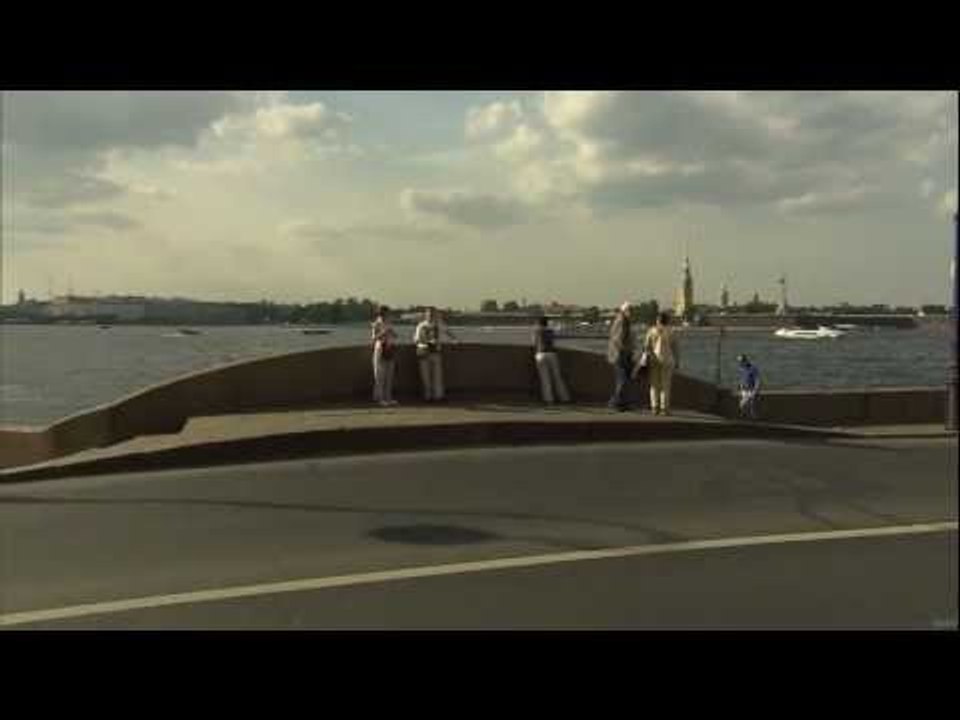 The new BMW 7 Series   BMW 750Li Driving Scenes City