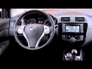 Nissan Pulsar in Blue - Interior Design Trailer | AutoMotoTV