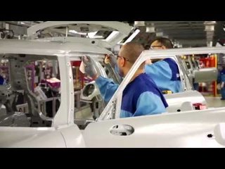New 5-door MINI in Plant Oxford's paintshop Trailer | AutoMotoTV