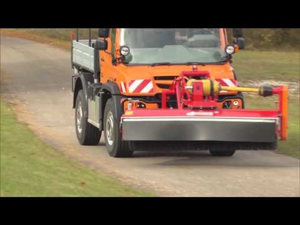 Commercial Vehicles IAA 2014 - Mercedes-Benz Unimog implement carrier Euro VI | AutoMotoTV