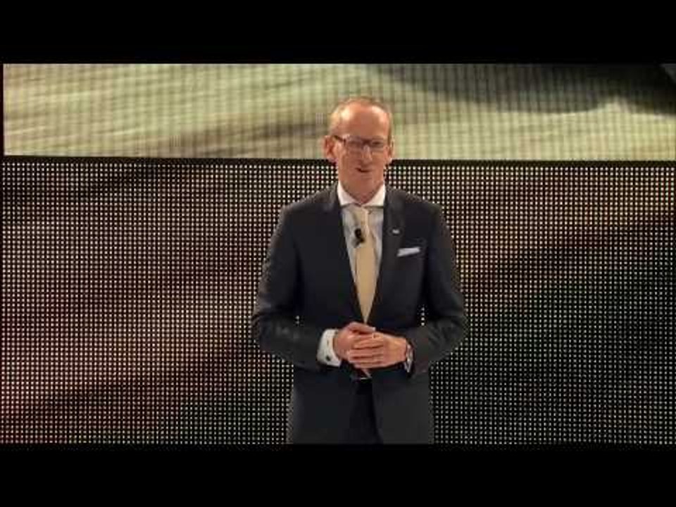 Adam Opel AG Dr. Karl-Thomas Neumann and Claudia Schiffer in Paris 2014 | AutoMotoTV