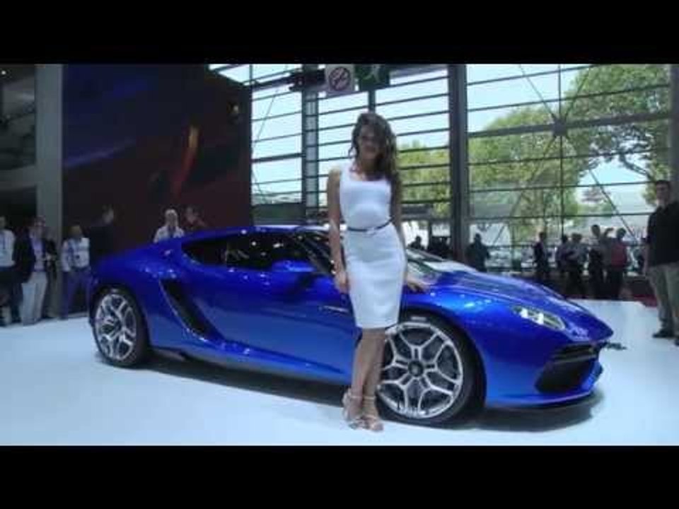 New Lamborghini Asterion LPI 910-4 and the hot italian girls | AutoMotoTV
