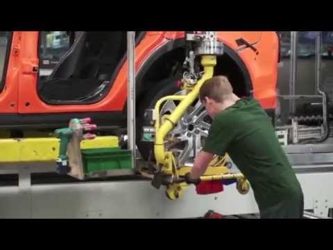 Manufacturing Land Rover Discovery Sport in Halewood Plant | AutoMotoTV