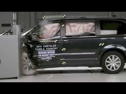 Crash tests minivans Chrysler Town & Country | AutoMotoTV