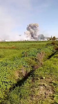 Les images impressionnantes d'une usine de feux d'artifice qui explose !