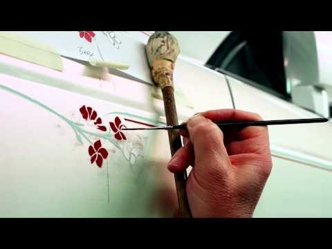 ROLLS-ROYCE BESPOKE SERENITY PHANTOM EXTENDED WHEELBASE - Coachline Painting | AutoMotoTV