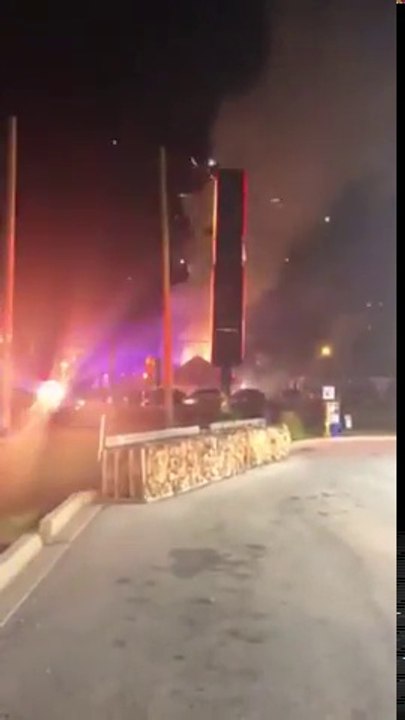 Embrasement d'un abri à feux d'artifices !