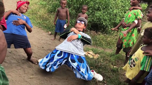 Démo de Danse Hip Hop dans un village en Afrique !