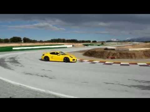 Porshe Cayman GT4 Trailer | AutoMotoTV