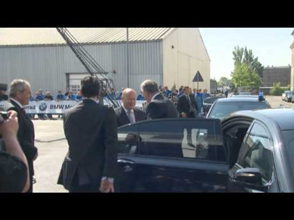 BMW Ceremonial Act Plant Berlin   Guests arriving