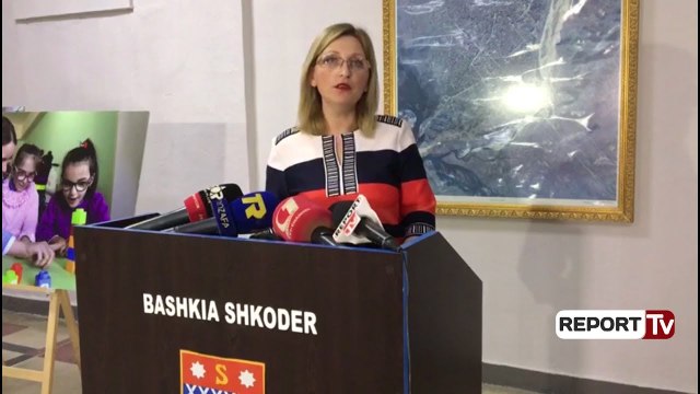 Report Tv - Velipoja s’ka hapësira publike, kryebashkiakja: Përgjegjësi e tatimeve e policisë