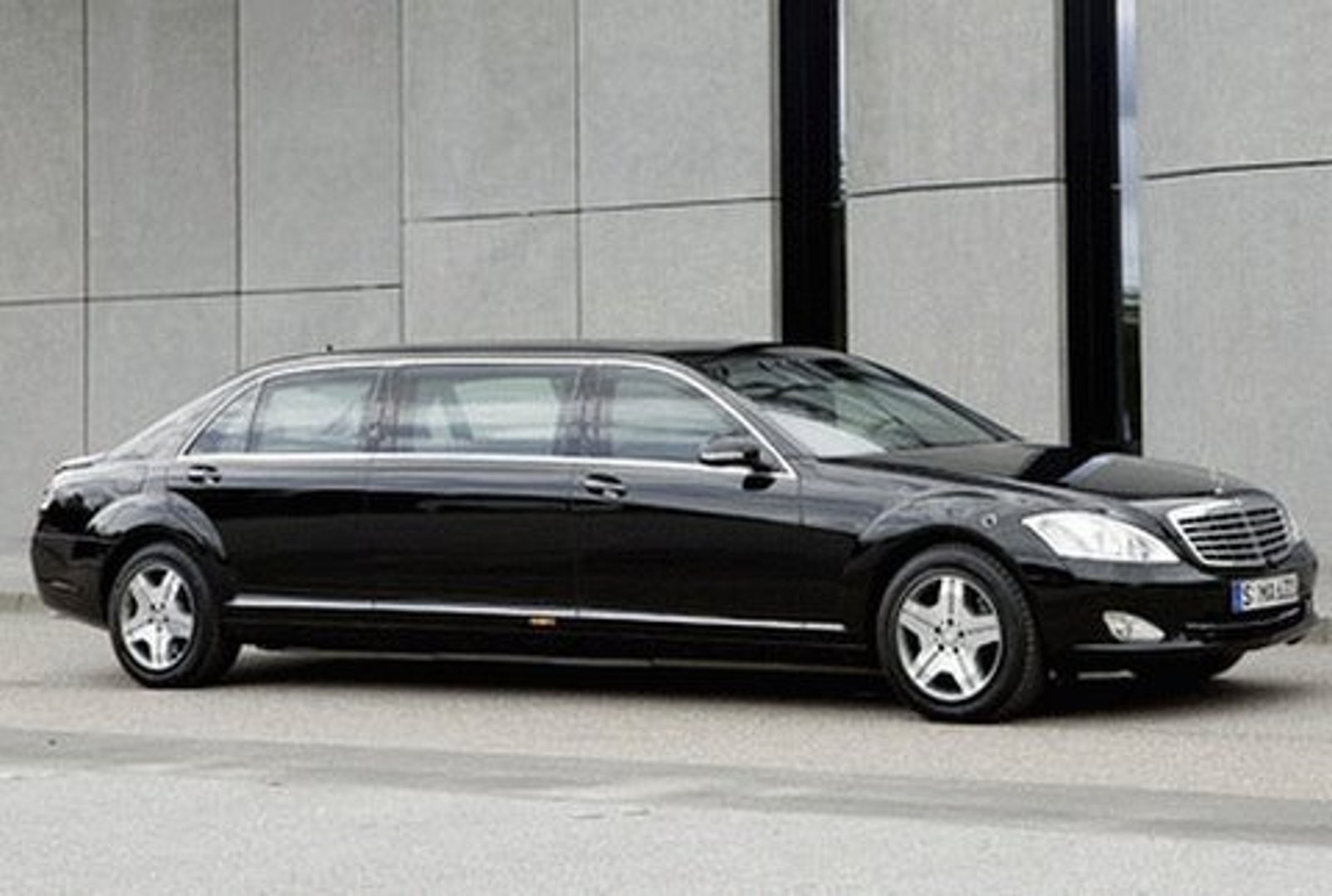 The Mercedes S600 Pullman Guard By Uptv Video Dailymotion