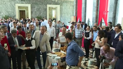 Milletvekilleri kayıt yaptırıyor - İrfan Kartal-Atilla Sertel-H. Teoman Sancar - TBMM