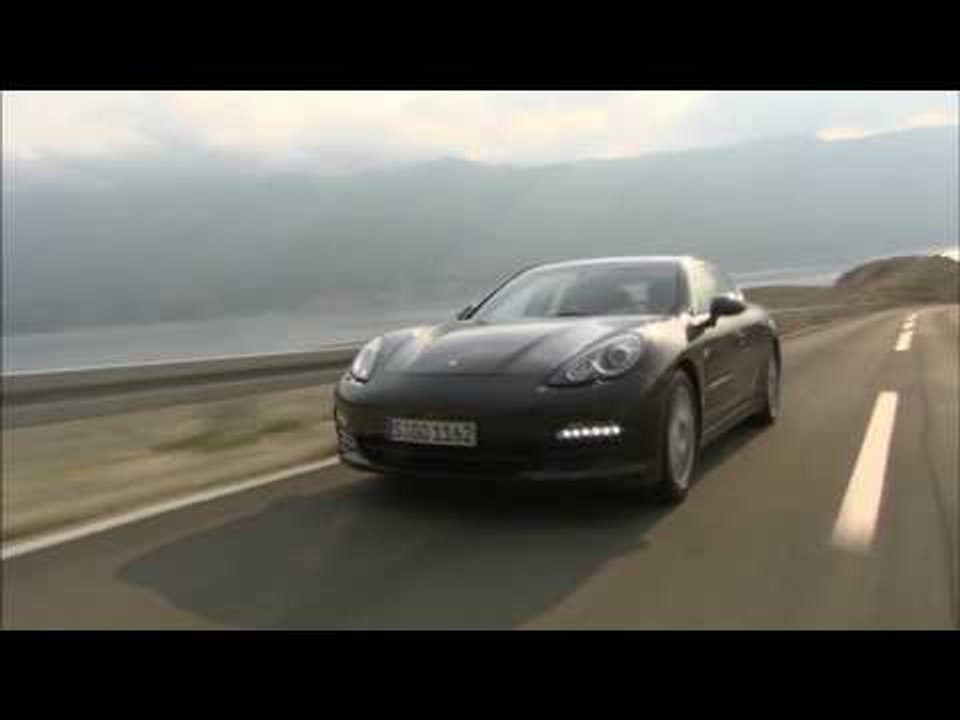 Porsche Panamera S - Driving