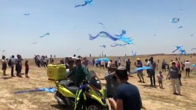 Yahudi yerleşimciler Gazze’de esir tutulan İsrail askerleri için gösteri yaptı