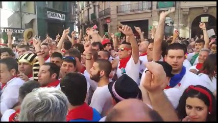 Inmersos en el torbellino sanferminero: así han sonado las fiestas sin igual, Riau Riau