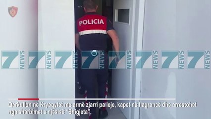 KAPET I RIU ME PISTOLETE NE MAKINE - News, Lajme - Kanali 7