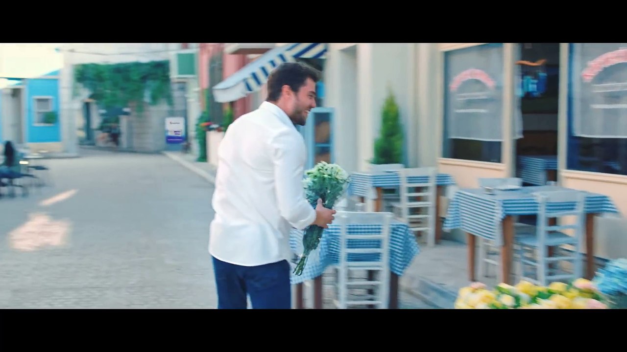 Tolga Sarıtaş - Sen Gülünce Çok Güzelsin