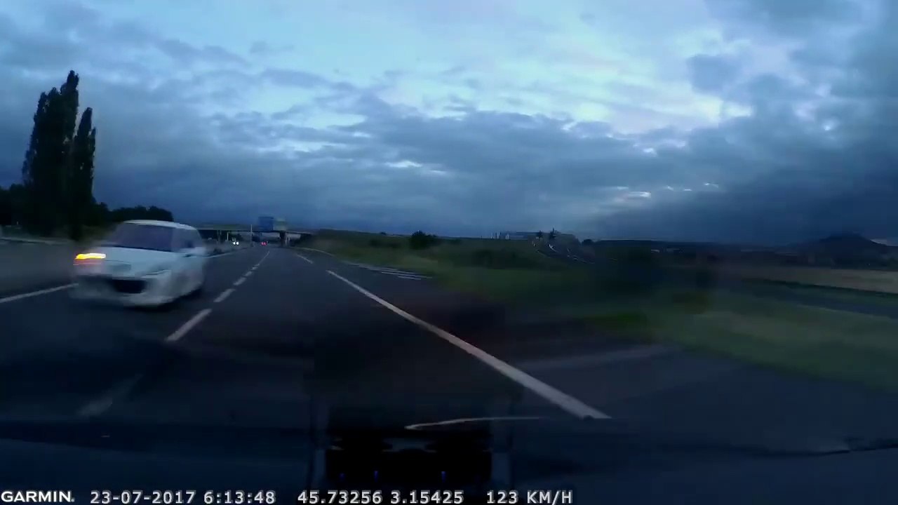 Il croise un automobiliste à contre-sens sur l'autoroute... Terrifiant