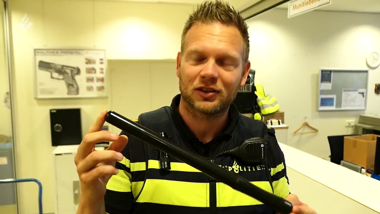 Politie nieuwe WAPENSTOK.  Politievlogger Jan-Willem