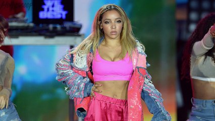 Ben Simmons TEXTS Tinashe While Kendall Jenner Waits Outside!