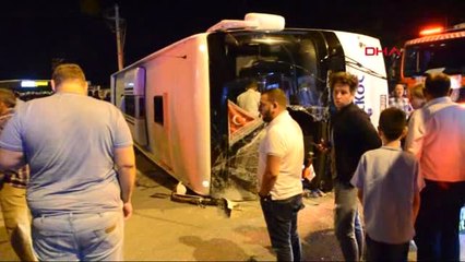 Kütahya'da Tır'ın Çarptığı Yolcu Otobüsü Devrildi: 1 Ölü 13 Yaralı